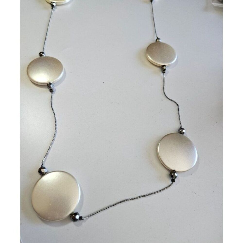 Silver tone cream bead necklace 39"